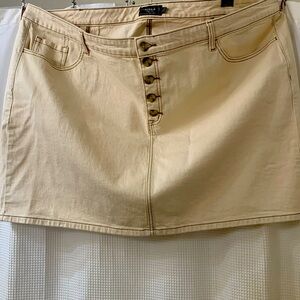 Torrid size 26 cream color denim mini skirt